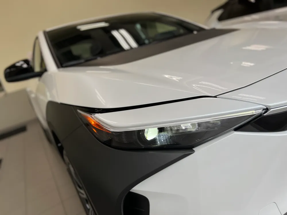 2023 toyota bz4x le fwd white 4